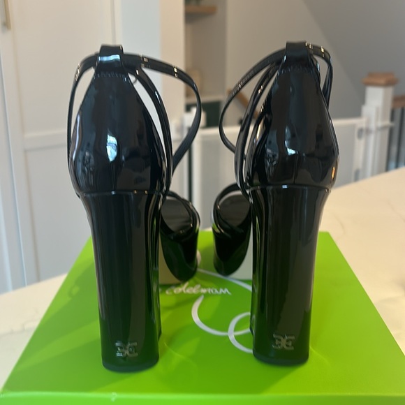 Gorgeous Patent Leather Heels - Picture 3 of 4